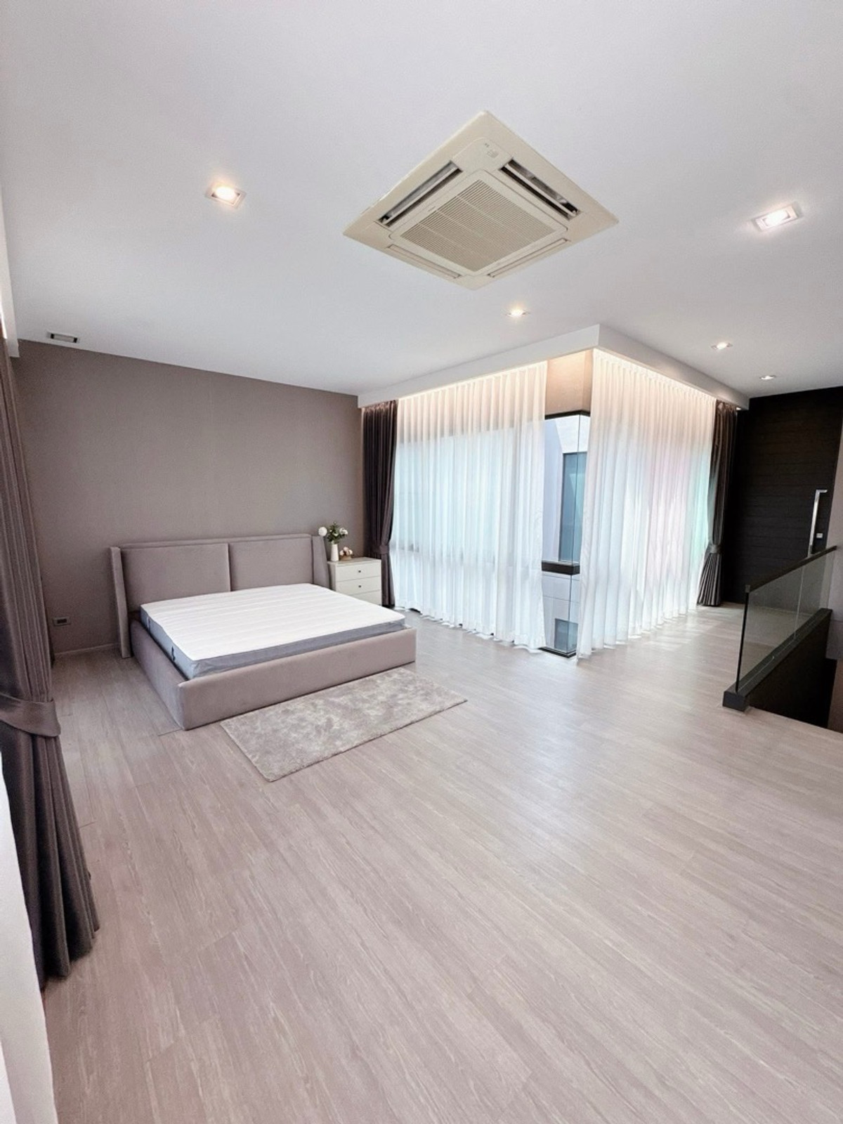 ให้เช่าทาวน์โฮมเกษตร นวมินทร์ ลาดปลาเค้า : 📢👇 ทาวน์เฮ้าส์ที่ The Landmark เอกมัย-รามอินทรา, 3 ชั้น, ตกแต่งสวยงาม, เดินทางสะดวกได้หลายเส้นทาง, ใกล้เซ็นทรัลอีสต์วิลล์