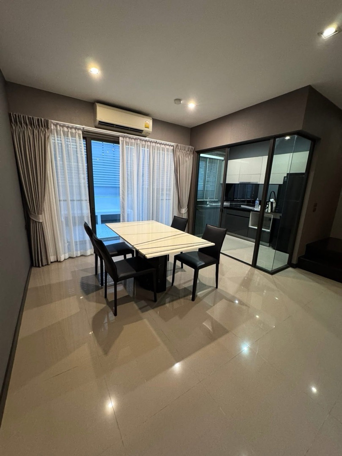 ให้เช่าทาวน์โฮมเกษตร นวมินทร์ ลาดปลาเค้า : 📢👇 ทาวน์เฮ้าส์ที่ The Landmark เอกมัย-รามอินทรา, 3 ชั้น, ตกแต่งสวยงาม, เดินทางสะดวกได้หลายเส้นทาง, ใกล้เซ็นทรัลอีสต์วิลล์