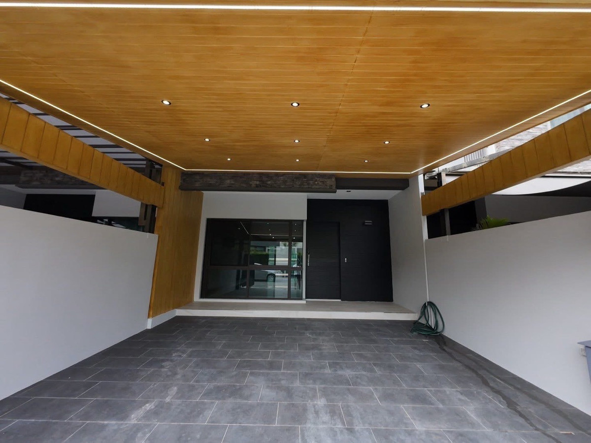 ขายทาวน์โฮมเกษตร นวมินทร์ ลาดปลาเค้า : 📢👇 ทาวน์เฮ้าส์ที่ The Landmark เอกมัย-รามอินทรา, 3 ชั้น, ตกแต่งสวยงาม, เดินทางสะดวกได้หลายเส้นทาง, ใกล้เซ็นทรัลอีสต์วิลล์