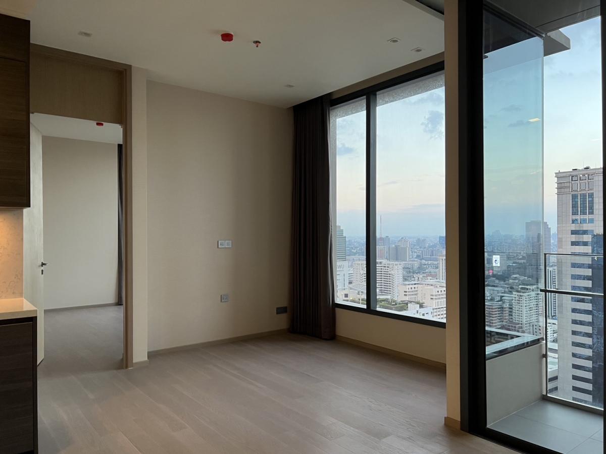For SaleCondoSukhumvit, Asoke, Thonglor : 07/03/2026, Excellent location! 2-bedroom condo The Esse Asoke near BTS/MRT AsokeSize 75.5 sqm. Price 19.5 million with luxurious amenities!