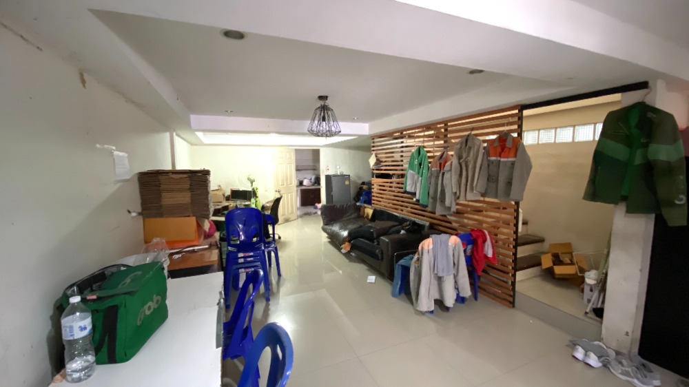 For SaleHouseChaengwatana, Muangthong : For sale semi-detached house, Chaeng Watthana Road, Soi Mu Ban Sahakorn Bin Thai 15, near MRT Muang Thong Thani