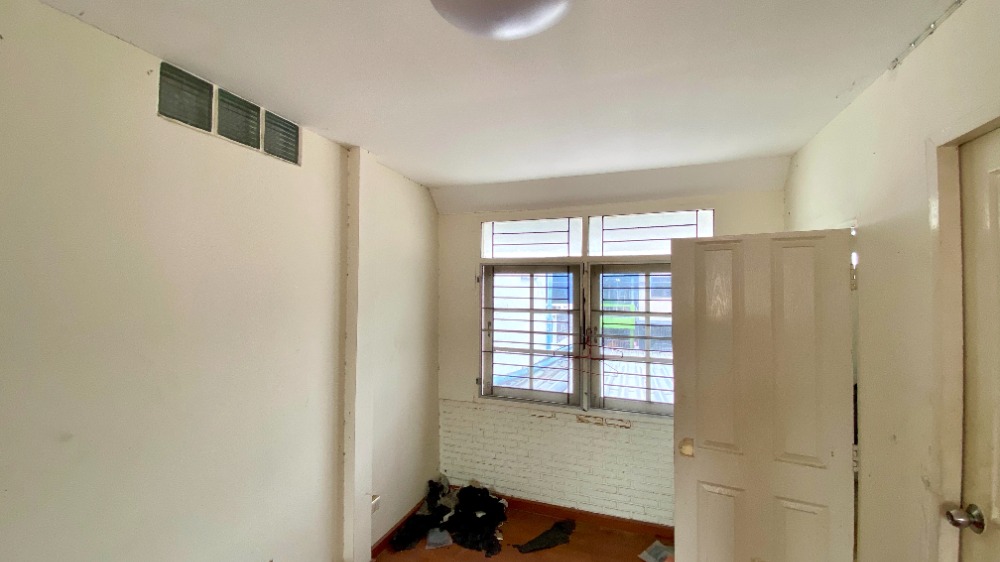 For SaleHouseChaengwatana, Muangthong : For sale semi-detached house, Chaeng Watthana Road, Soi Mu Ban Sahakorn Bin Thai 15, near MRT Muang Thong Thani