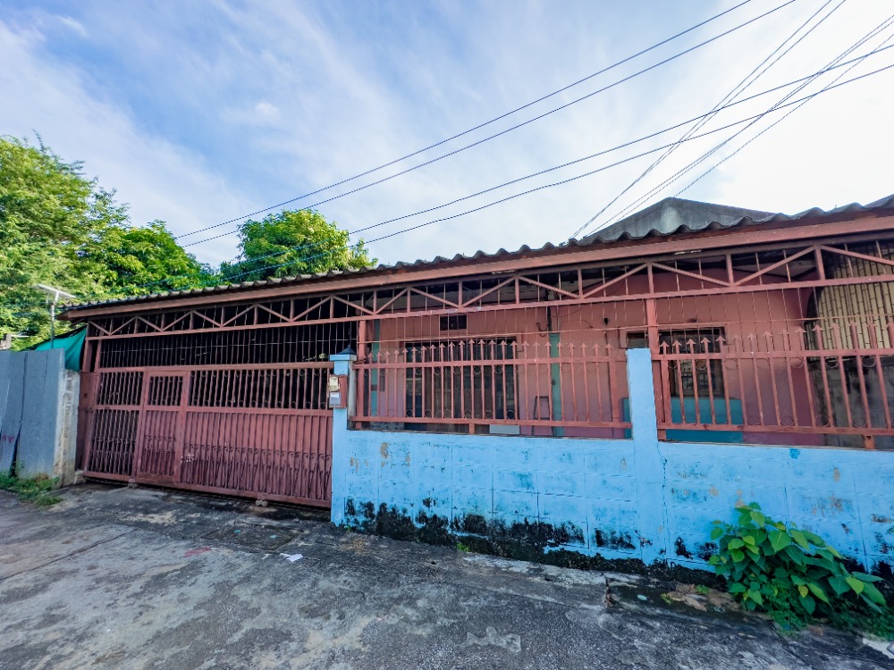 For SaleHouseSukhothai : For sale: single-storey house, size ~90 sq.wa., usable area 80 sq.m., Soi Tuk Daeng, Thani Subdistrict, Mueang Sukhothai District, a house in the middle of the city, convenient transportation