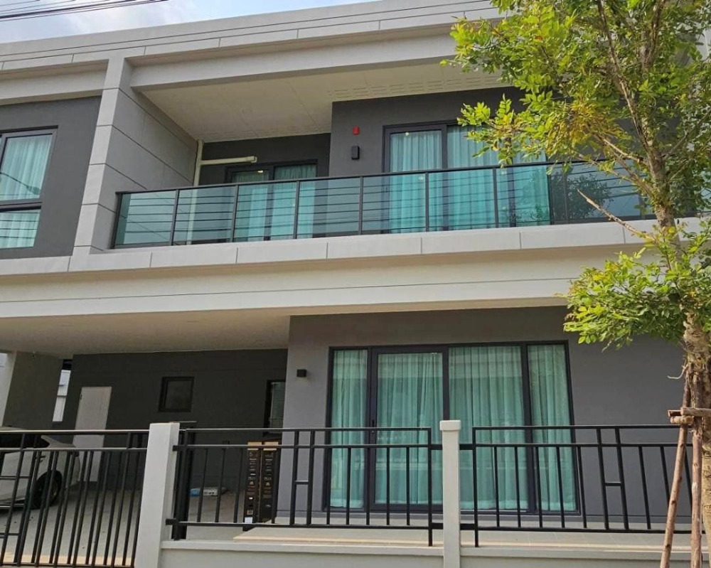 For RentHouseBangna, Bearing, Lasalle : Centro Bangna Km.7 🏘 Modern style single house project