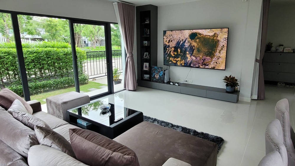 For RentHouseVipawadee, Don Mueang, Lak Si : Centro Vibhavadi 🏠 Luxurious home with a prime location in the heart of the city.