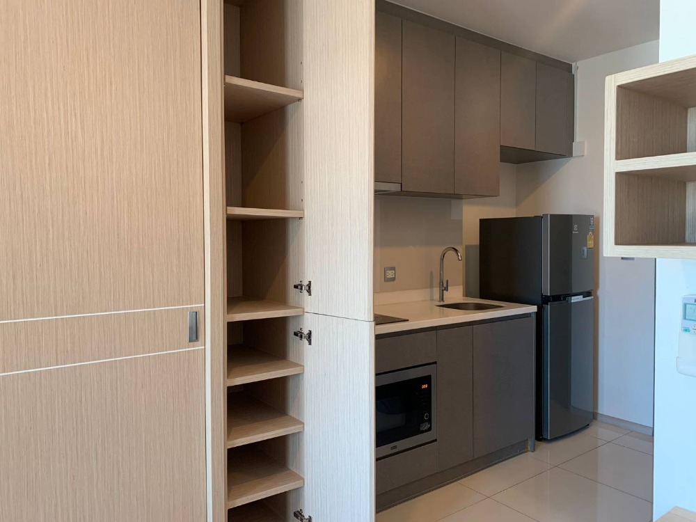 For SaleCondoRatchathewi,Phayathai : Rhythm Rangnam【𝐒𝐄𝐋𝐋】🔥 Studio room for city people, comfortable and modern, fully built-in, ready to move in!! 🔥 Contact Line ID: @hacondo