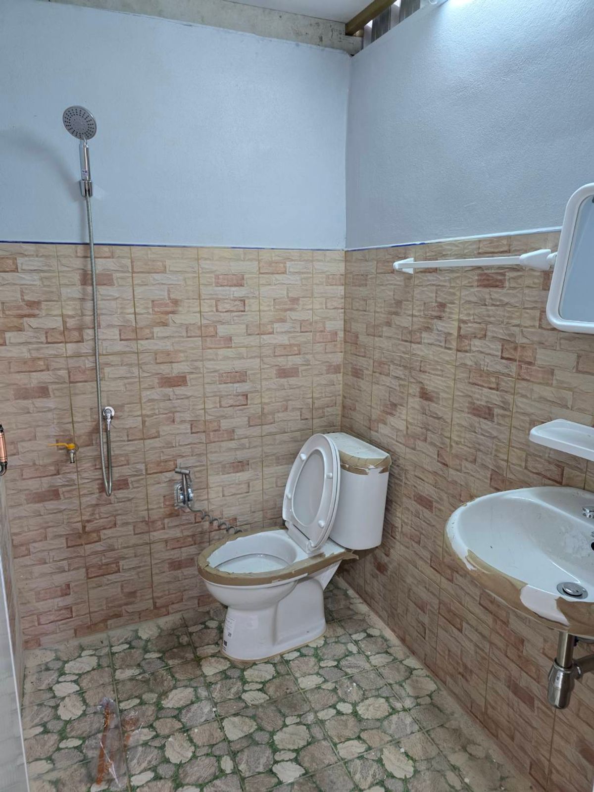 ให้เช่าโกดังพระราม 5 ราชพฤกษ์ บางกรวย : โกดังให้เช่า 110 - 200 ตร.ม. ทำเลดี ราคาถูก ย่านโฮมโปรราชพฤกษ์-วงเวียนพระราม 5 เซนทรัลเวสวิลล์ บางกรวย นนทบุรี