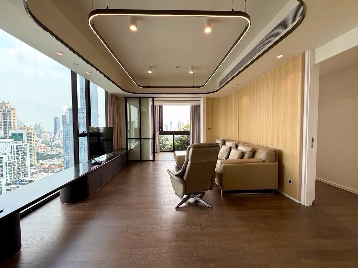 For RentCondoSukhumvit, Asoke, Thonglor : Muniq Sukhumvit 23 pet friendly unit 🐶🐈 3 bedroom 147sqm super rare unit big size for rent only 130,000 please contact 0816878954