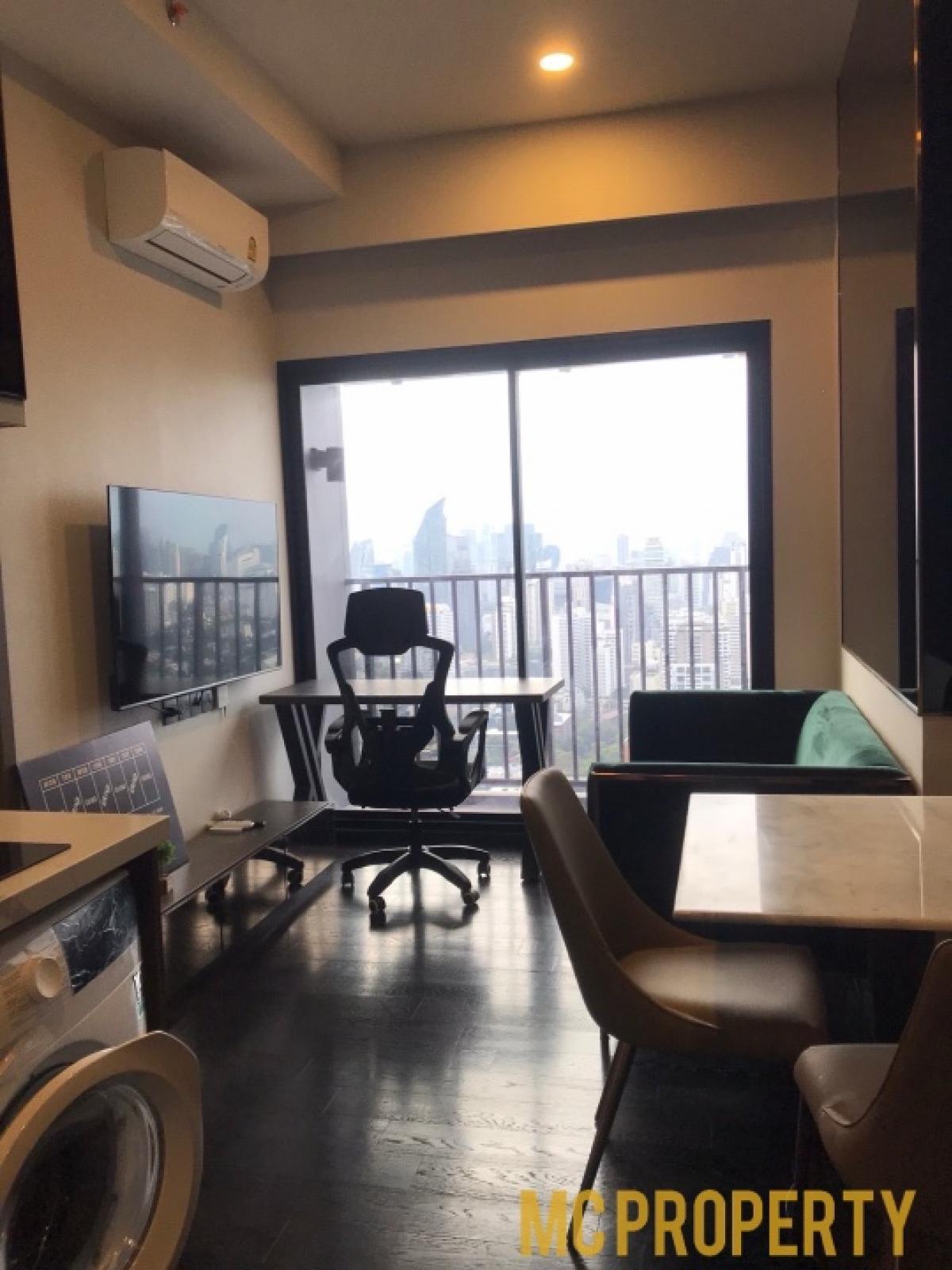 ให้เช่าคอนโดสุขุมวิท อโศก ทองหล่อ : Park Origin Thonglor 1 bedroom 31sqm very high floor for rent only 40,000 please contact 0816878954