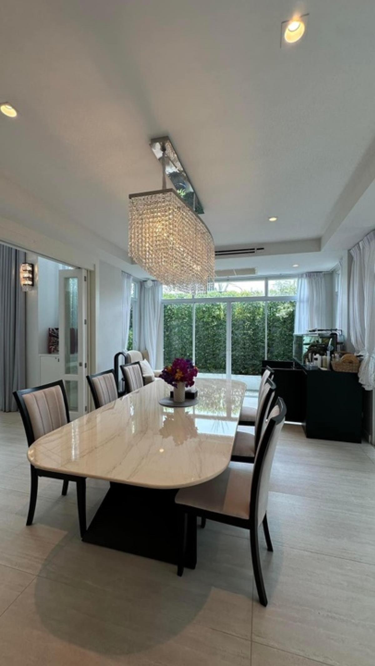 ขายบ้านสุขุมวิท อโศก ทองหล่อ : บ้านเดี่ยว เพิ่งรีโนเวท เดินทางสะดวกหลายเส้นทาง อยู่ในพื้นที่ Em District มีแปลนให้ทำสระว่ายน้ำได้