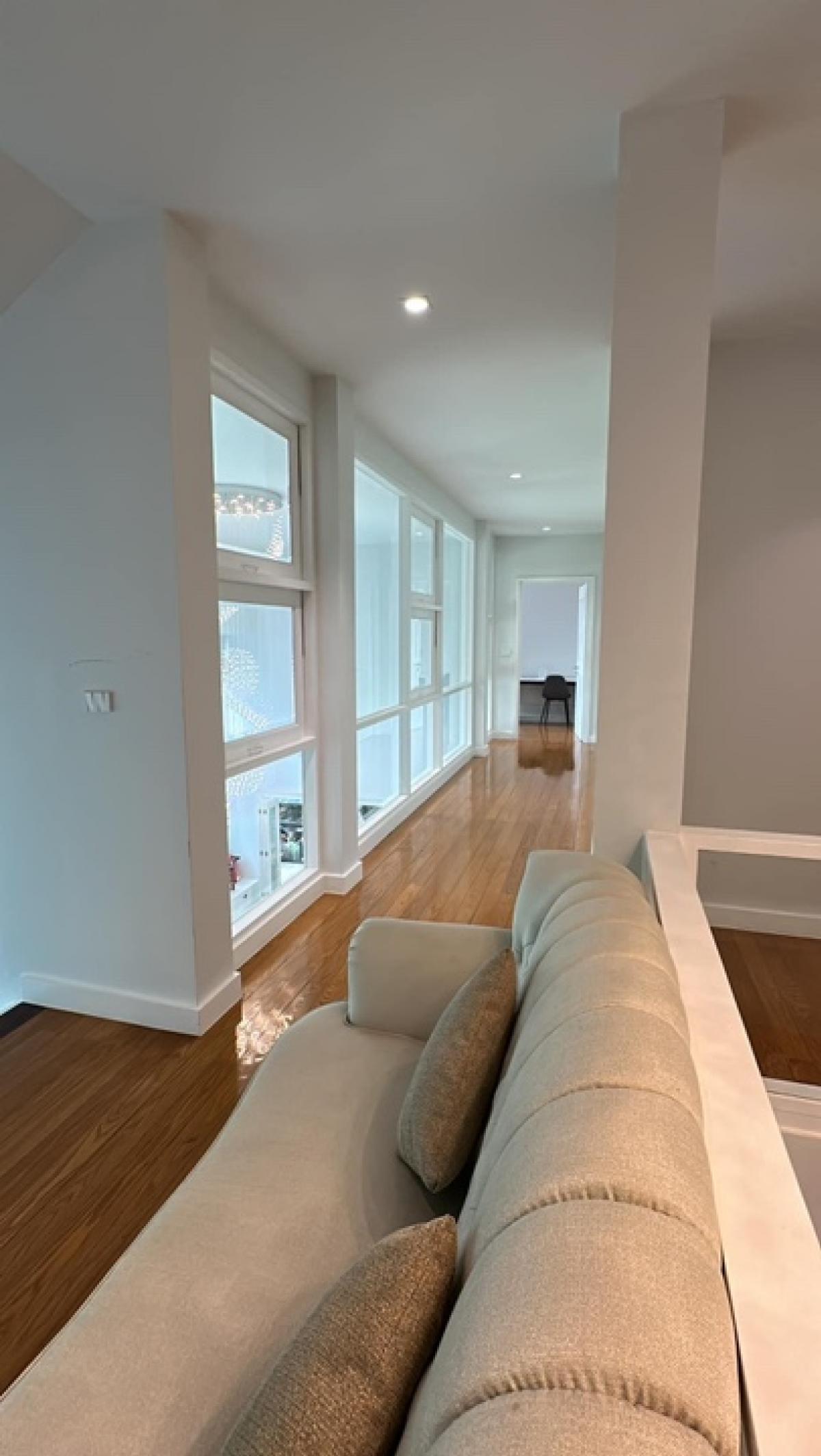 ขายบ้านสุขุมวิท อโศก ทองหล่อ : บ้านเดี่ยว เพิ่งรีโนเวท เดินทางสะดวกหลายเส้นทาง อยู่ในพื้นที่ Em District มีแปลนให้ทำสระว่ายน้ำได้