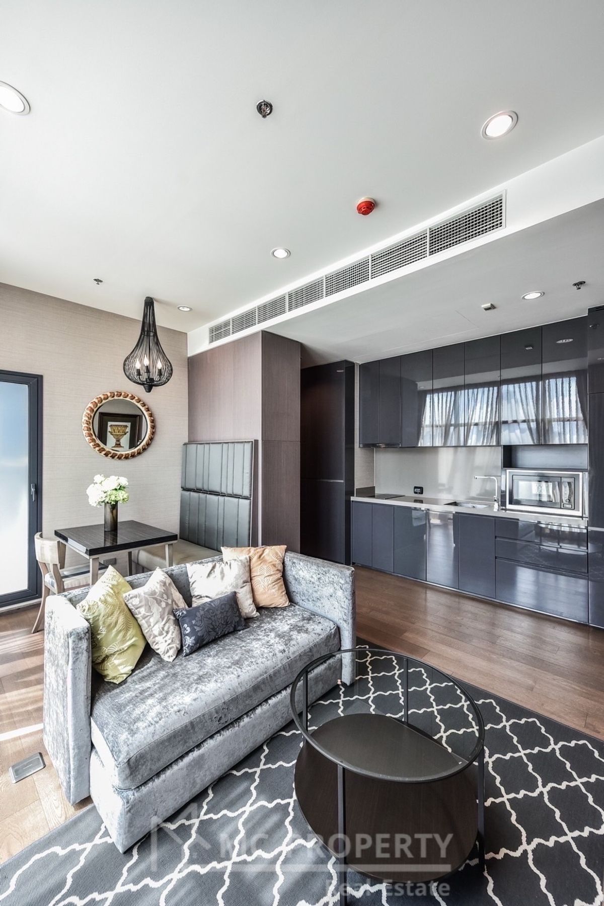 ให้เช่าคอนโดสาทร นราธิวาส : Diplomat Sathorn 1 bedroom 42sqm for rent only 32,000 please contact 0816878954