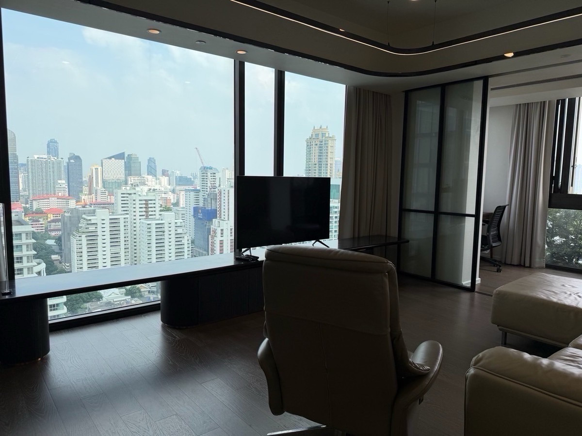 For RentCondoSukhumvit, Asoke, Thonglor : Muniq Sukhumvit 23 pet friendly unit 🐶🐈 3 bedroom 147sqm super rare unit big size for rent only 130,000 please contact 0816878954