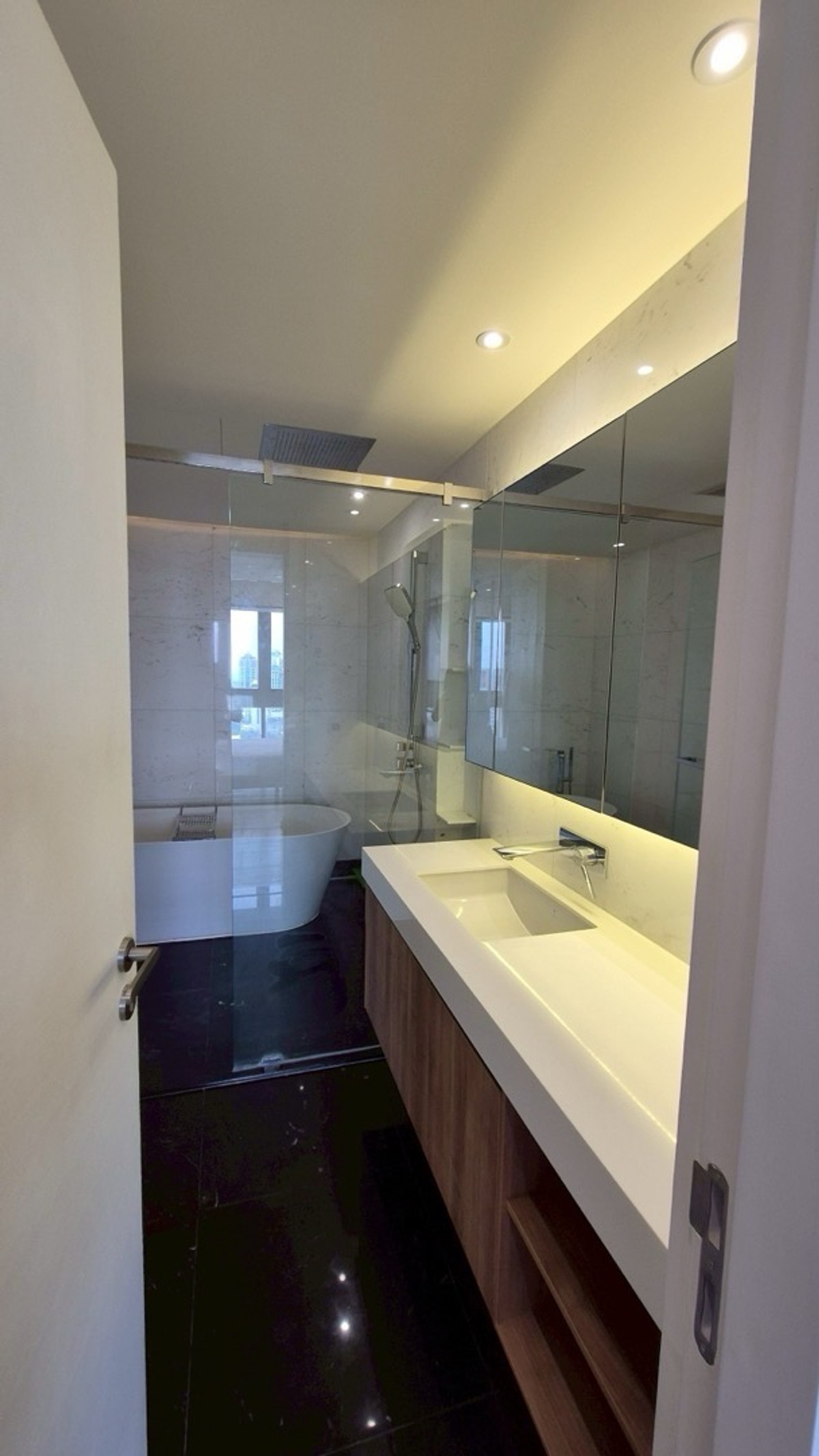 For RentCondoSukhumvit, Asoke, Thonglor : Muniq Sukhumvit 23 pet friendly unit 🐶🐈 3 bedroom 147sqm super rare unit big size for rent only 130,000 please contact 0816878954