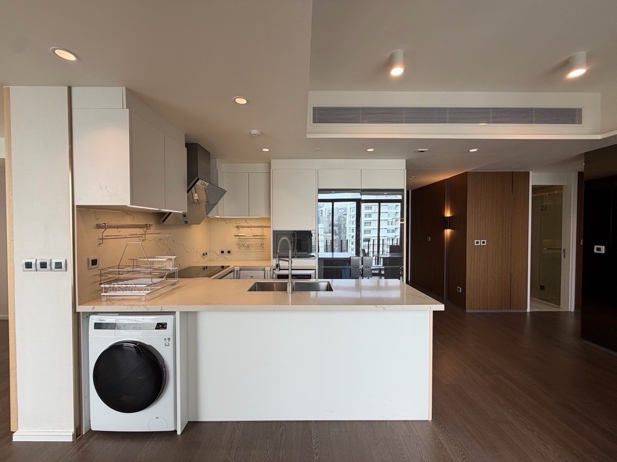 For RentCondoSukhumvit, Asoke, Thonglor : Muniq Sukhumvit 23 pet friendly unit 🐶🐈 3 bedroom 147sqm super rare unit big size for rent only 130,000 please contact 0816878954