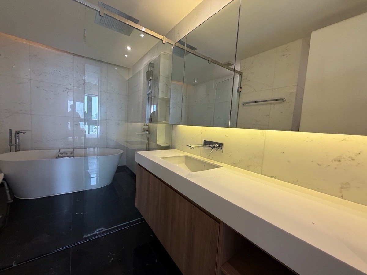 For RentCondoSukhumvit, Asoke, Thonglor : Muniq Sukhumvit 23 pet friendly unit 🐶🐈 3 bedroom 147sqm super rare unit big size for rent only 130,000 please contact 0816878954