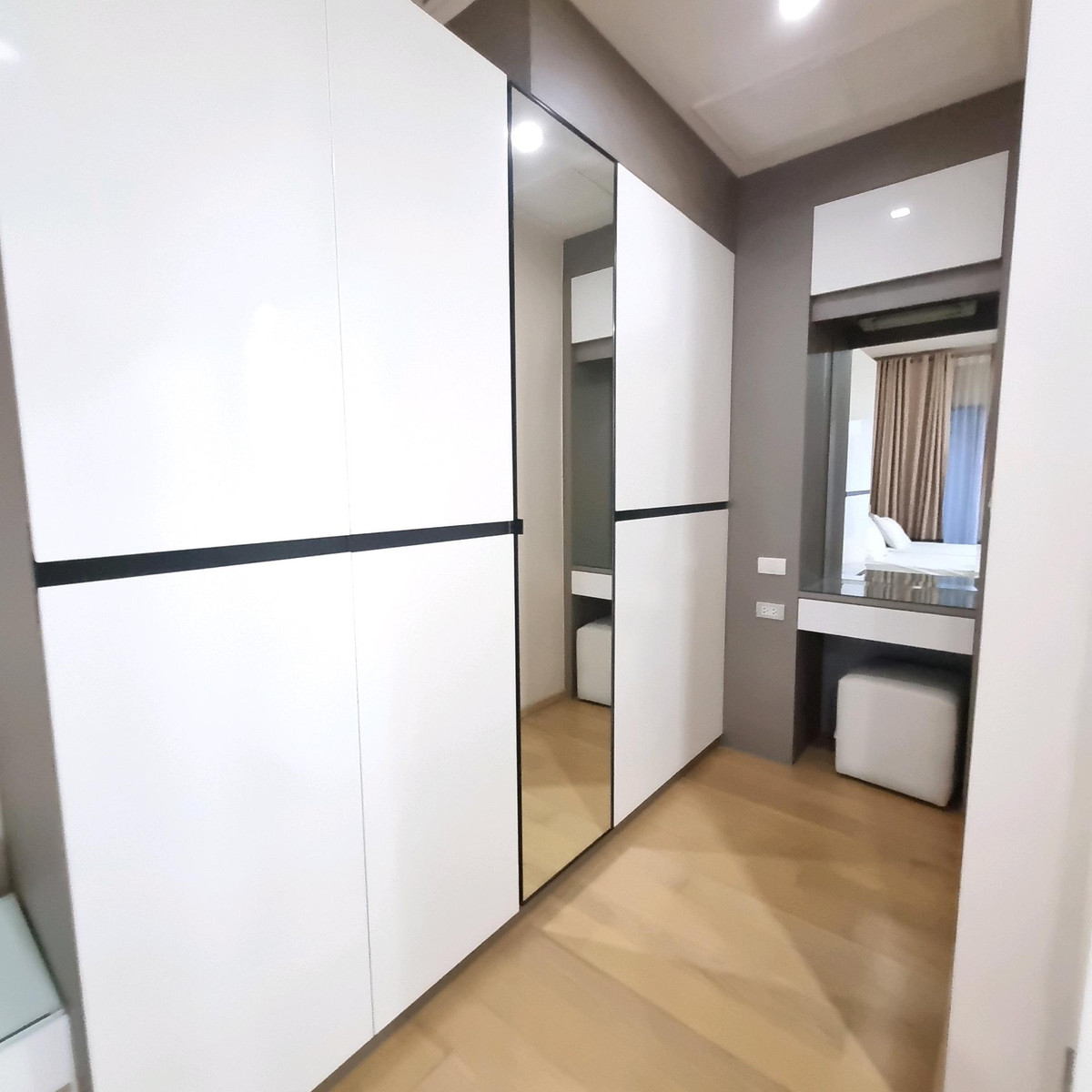 For RentCondoAri,Anusaowaree : for rent noble reform bts aree only 29000-please add line paolin10928242499