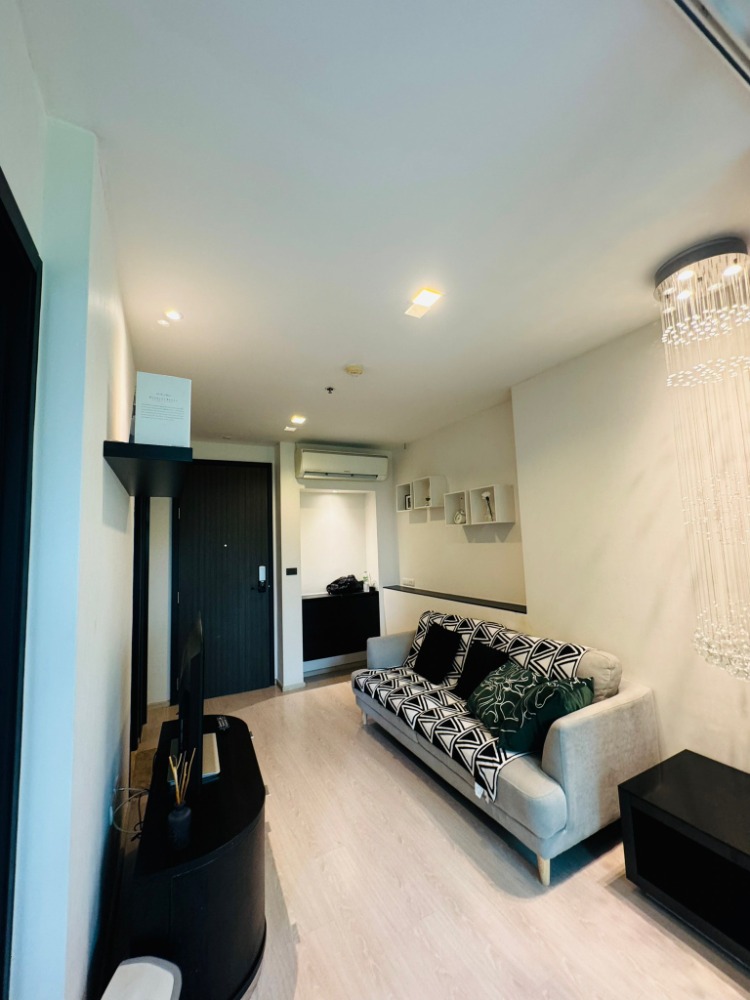 For SaleCondoOnnut, Udomsuk : Luxury condo for sale Rhythm Sukhumvit 44/1 Rhythm Sukhumvit 44/1 next to BTS Phra Khanong, beautifully decorated, ready to move in, best price in the project! 45.23 square meters, 6th floor, garden view, quiet, shady