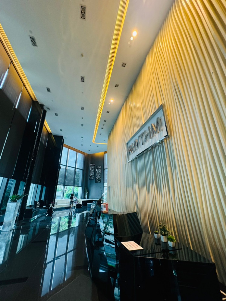 For SaleCondoOnnut, Udomsuk : Luxury condo for sale Rhythm Sukhumvit 44/1 Rhythm Sukhumvit 44/1 next to BTS Phra Khanong, beautifully decorated, ready to move in, best price in the project! 45.23 square meters, 6th floor, garden view, quiet, shady