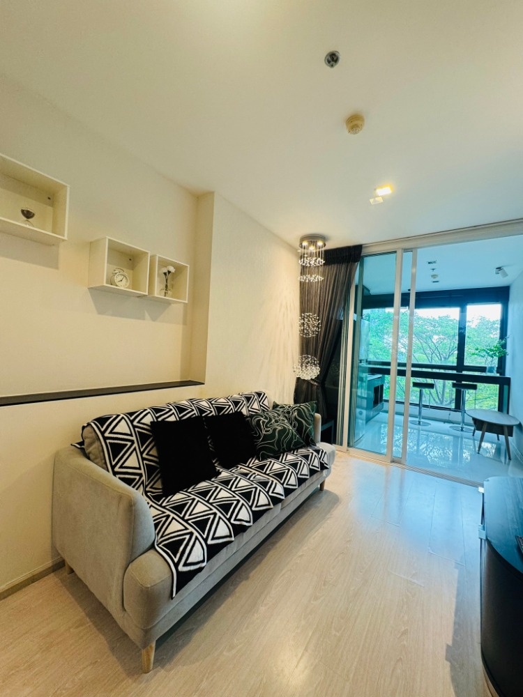 For SaleCondoOnnut, Udomsuk : Luxury condo for sale Rhythm Sukhumvit 44/1 Rhythm Sukhumvit 44/1 next to BTS Phra Khanong, beautifully decorated, ready to move in, best price in the project! 45.23 square meters, 6th floor, garden view, quiet, shady