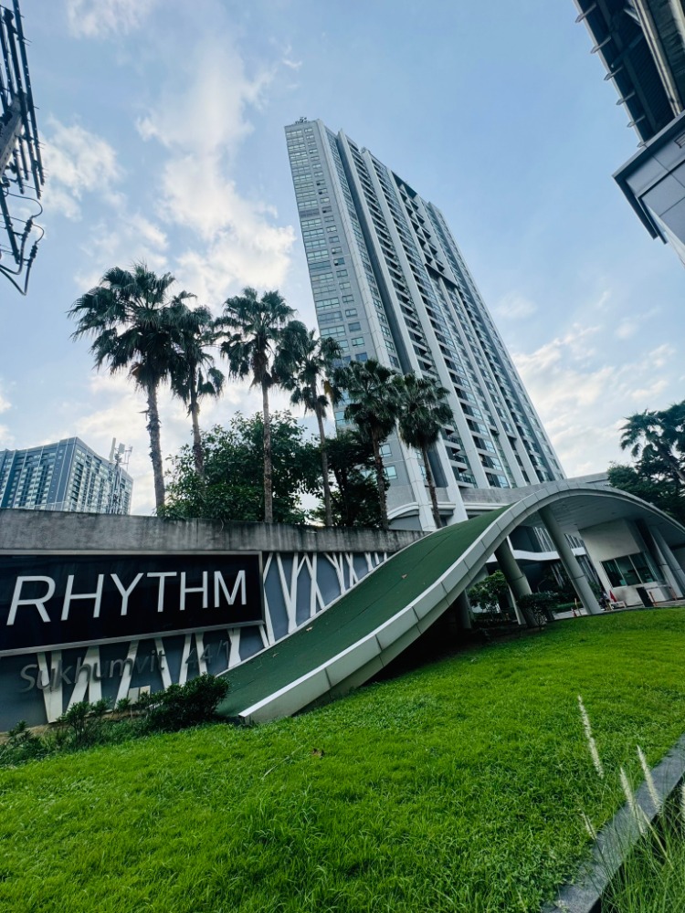 For SaleCondoOnnut, Udomsuk : Luxury condo for sale Rhythm Sukhumvit 44/1 Rhythm Sukhumvit 44/1 next to BTS Phra Khanong, beautifully decorated, ready to move in, best price in the project! 45.23 square meters, 6th floor, garden view, quiet, shady