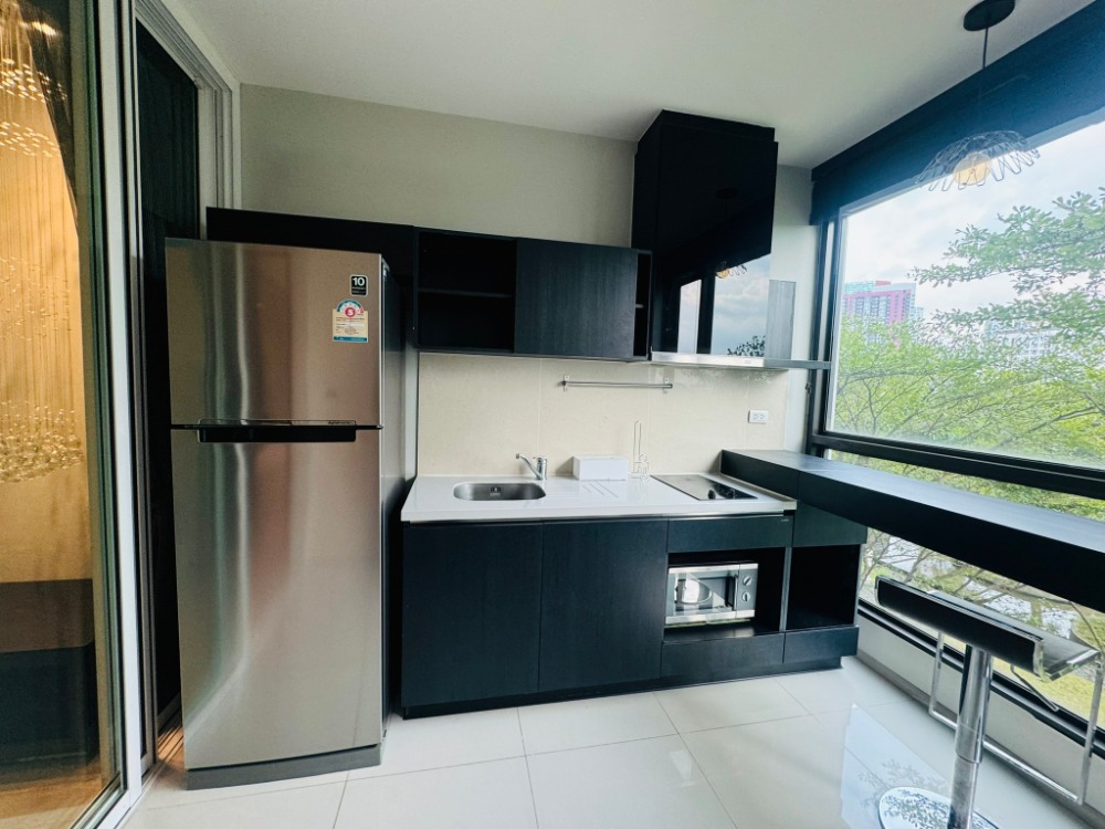 For SaleCondoOnnut, Udomsuk : Luxury condo for sale Rhythm Sukhumvit 44/1 Rhythm Sukhumvit 44/1 next to BTS Phra Khanong, beautifully decorated, ready to move in, best price in the project! 45.23 square meters, 6th floor, garden view, quiet, shady