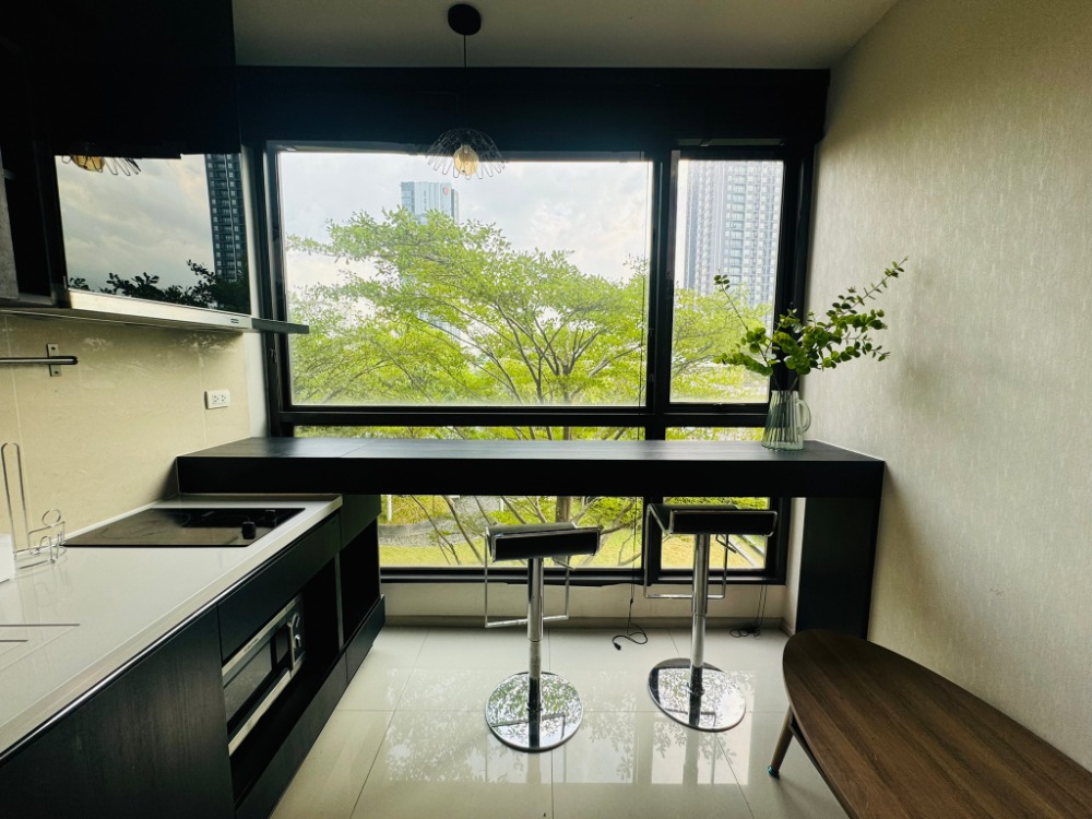 For SaleCondoOnnut, Udomsuk : Luxury condo for sale Rhythm Sukhumvit 44/1 Rhythm Sukhumvit 44/1 next to BTS Phra Khanong, beautifully decorated, ready to move in, best price in the project! 45.23 square meters, 6th floor, garden view, quiet, shady