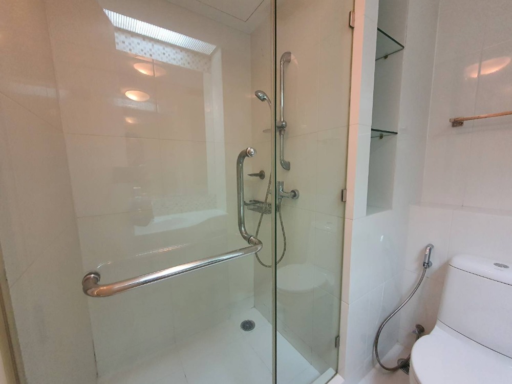 ขายคอนโดเกษตรศาสตร์ รัชโยธิน : ให้เช่า / ขายขาดทุน !!! คอนโด เซ็นทริค ซีน รัชวิภา 42 ตรม ห้องสวย สภาพดี พร้อมอยู่ ใกล้ ฺBTS วงศ์สว่าง