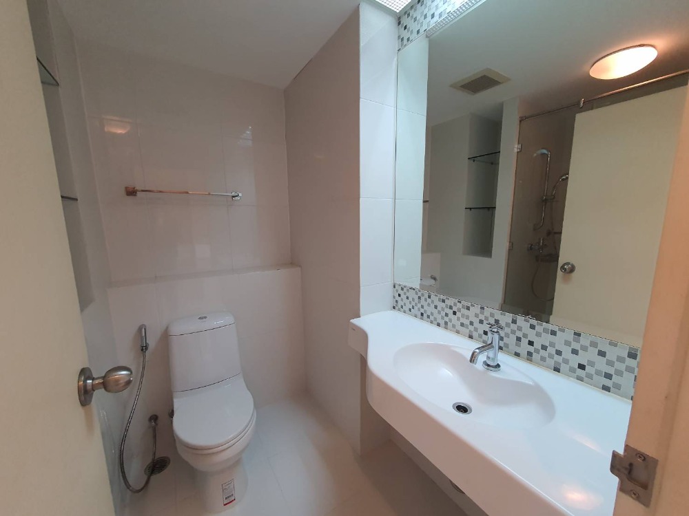 ขายคอนโดเกษตรศาสตร์ รัชโยธิน : ให้เช่า / ขายขาดทุน !!! คอนโด เซ็นทริค ซีน รัชวิภา 42 ตรม ห้องสวย สภาพดี พร้อมอยู่ ใกล้ ฺBTS วงศ์สว่าง