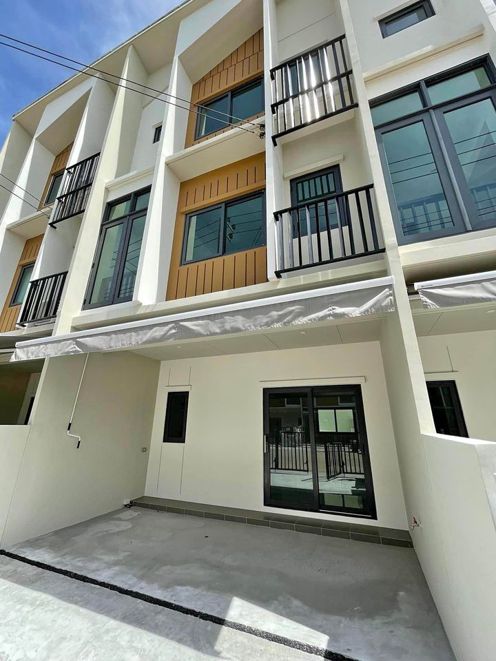 ให้เช่าทาวน์โฮมลาดกระบัง สุวรรณภูมิ : R2136 ให้เช่าทาวน์โฮม 3 ชั้น Plex อ่อนนุช-วงแหวน (ว่างค่ะ)