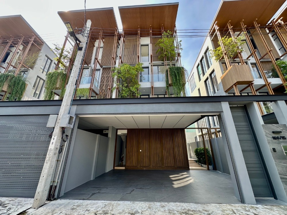 For SaleChokchai 4, Ladprao 71, Ladprao 48, : Luxury twin house ALIVE Ekamai - Ramintra 3.5 floors, city center location, near Central Eastville, Lat Phrao 87