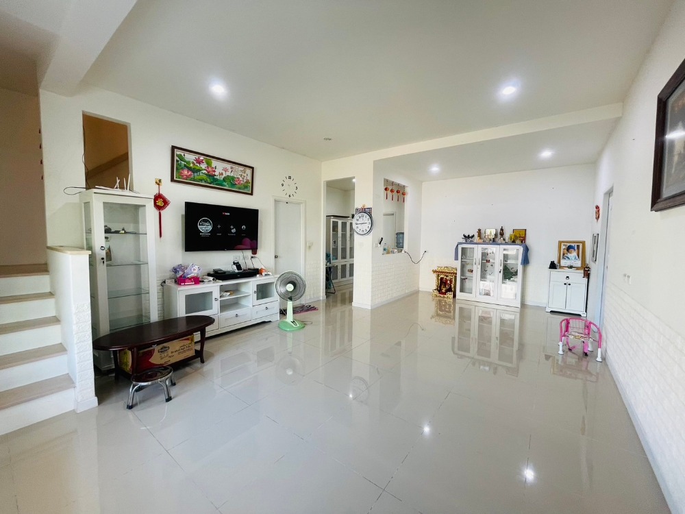 For SaleHouseLadkrabang, Suwannaphum Airport : For sale: semi-detached house, corner house, 41.2 sq m, The Plant On Nut-Motorway, 3 bedrooms, 2 bathrooms, fully furnished
