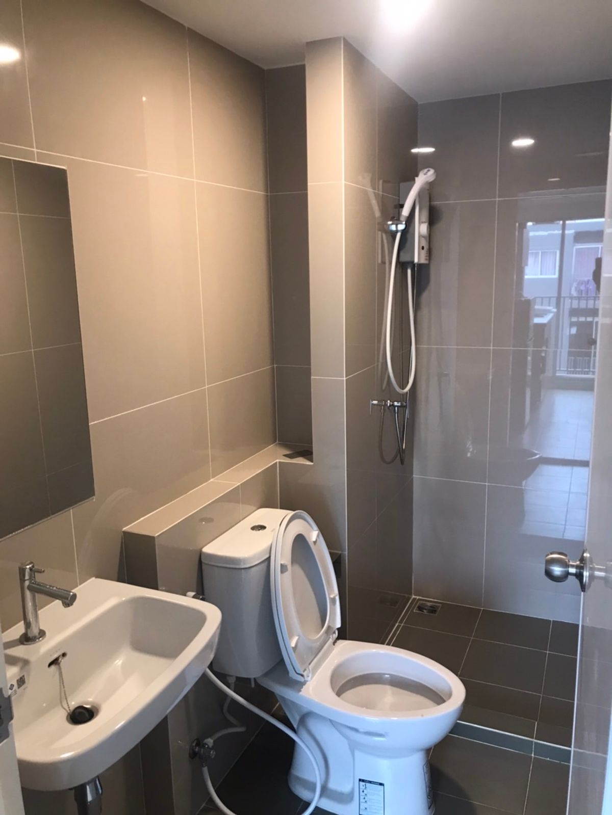 For RentCondoSamut Prakan,Samrong : Condo for rent Sena Kith Sri Dan, new room with complete electrical appliances and furniture