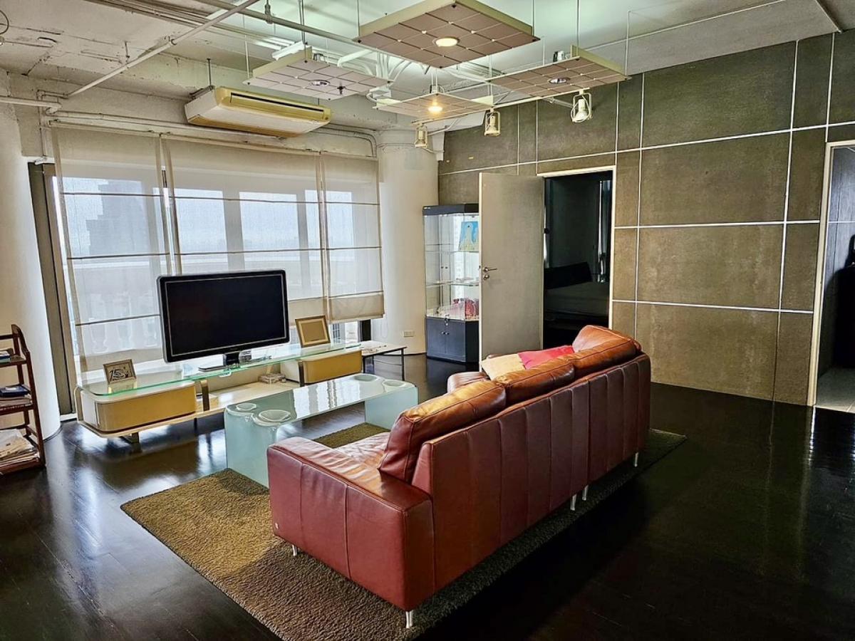 For SaleCondoSilom, Saladaeng, Bangrak : 📢👇The Exclusive Luxury Private Residence with Chao-Phaya River, Sunset View in, 3 Balconies, Outdoor Jacuzzi, Located in the Prime Location at Silom, Oposite Robinson D