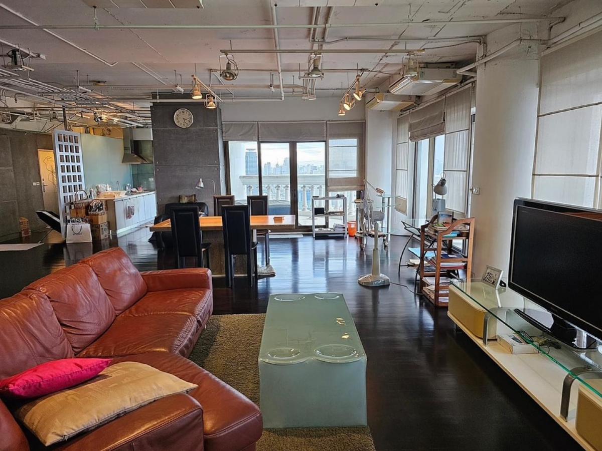 For SaleCondoSilom, Saladaeng, Bangrak : 📢👇The Exclusive Luxury Private Residence with Chao-Phaya River, Sunset View in, 3 Balconies, Outdoor Jacuzzi, Located in the Prime Location at Silom, Oposite Robinson D