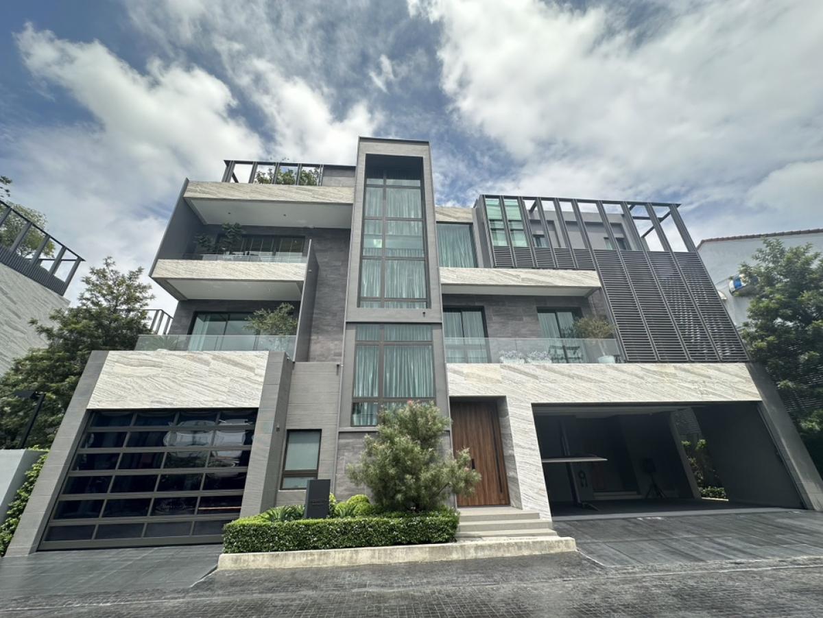 For SaleHouseYothinpattana,CDC : 📢👇 Luxurious house with private swimming pool, rooftop garden, drive a supercar to park in the private living room * Supercar Garage (air-conditioned parking in the house) * Mancave Area (relaxation area connected to the Supercar Garage and swimming pool)