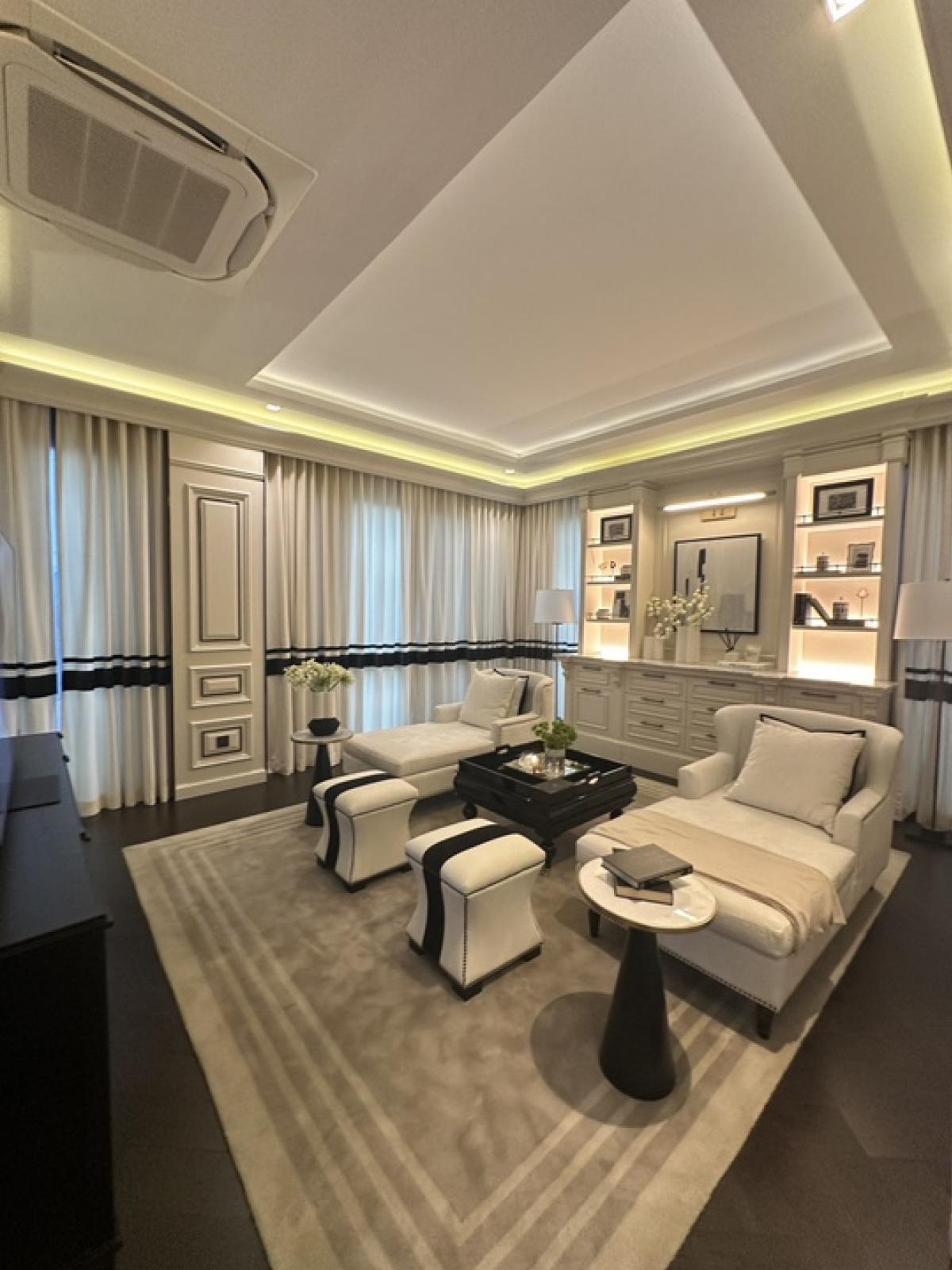 ขายบ้านเลียบทางด่วนรามอินทรา : 📢👇 บ้านสุดหรู พร้อมสระว่ายน้ำส่วนตัว สวนบนดาดฟ้า ขับ supercar เข้ามาจอดในห้องนั่งเล่นส่วนตัวได้  * Supercar Garage (ที่จอดรถในบ้านแบบติดแอร์)* Mancave Area (พื้นที่พักผ่อนที่เชื่อมกับ Supercar Garageและสระว่ายน้ำ)* Vault Room (ห้องนิรภัย) เดินทางสะดวก