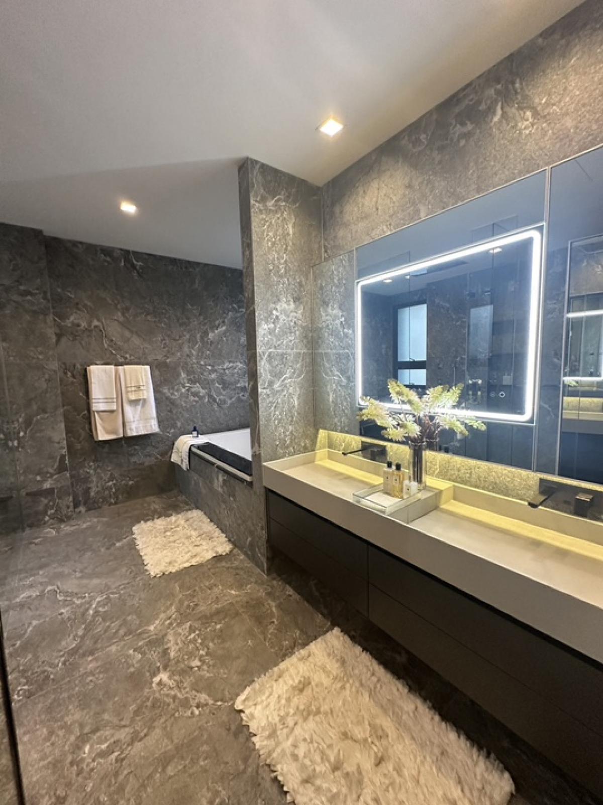 ขายบ้านเลียบทางด่วนรามอินทรา : 📢👇 บ้านสุดหรู พร้อมสระว่ายน้ำส่วนตัว สวนบนดาดฟ้า ขับ supercar เข้ามาจอดในห้องนั่งเล่นส่วนตัวได้  * Supercar Garage (ที่จอดรถในบ้านแบบติดแอร์)* Mancave Area (พื้นที่พักผ่อนที่เชื่อมกับ Supercar Garageและสระว่ายน้ำ)* Vault Room (ห้องนิรภัย) เดินทางสะดวก