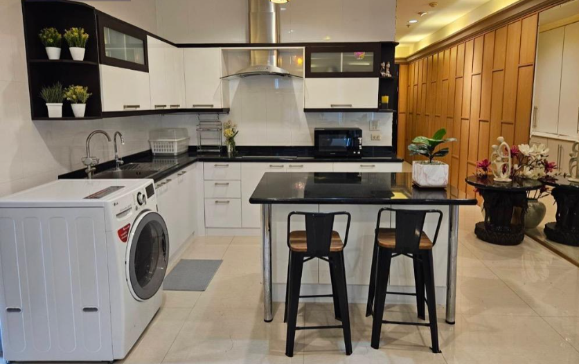 For RentCondoRatchathewi,Phayathai : Baan Klang Krung Siam 140 sq.m. Eng 中 日 Please add LINE ID @806qphgn o8415o5483