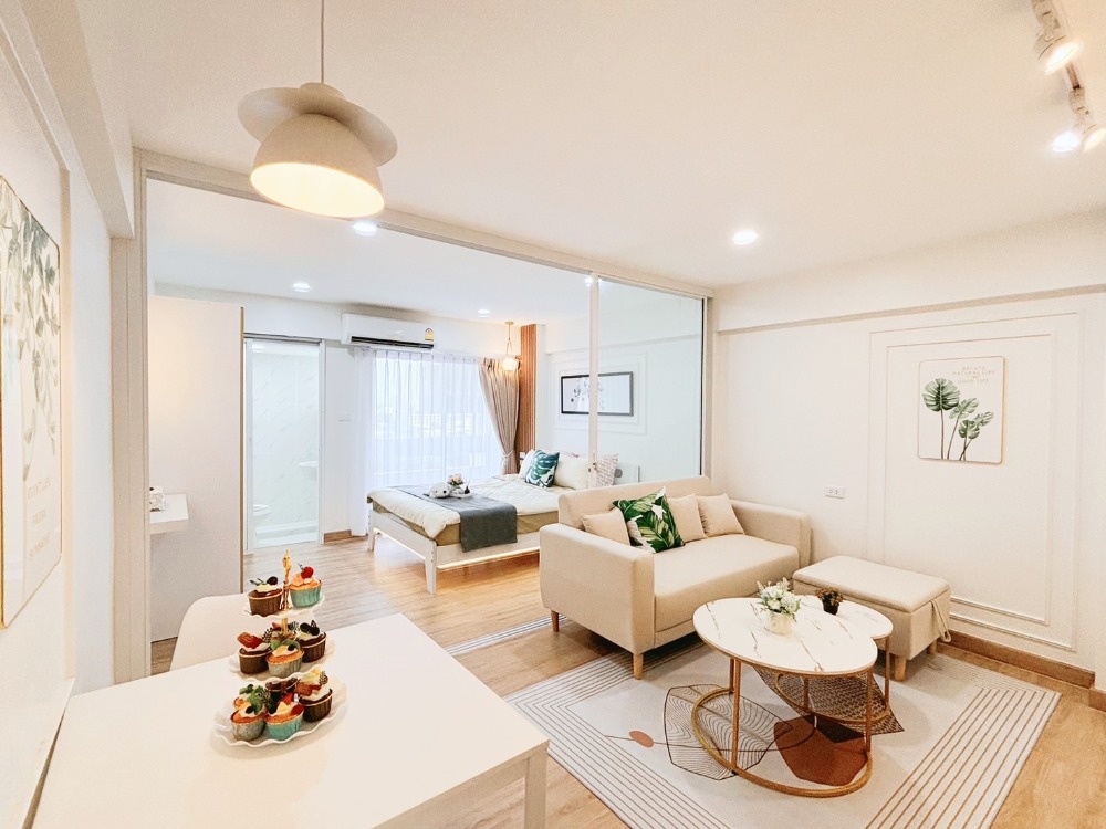 For RentCondoLadprao, Central Ladprao : Beautiful room, newly decorated, location near the BTS in Ratchada, Lat Phrao, Huai Khwang area, owner is renting it himself.