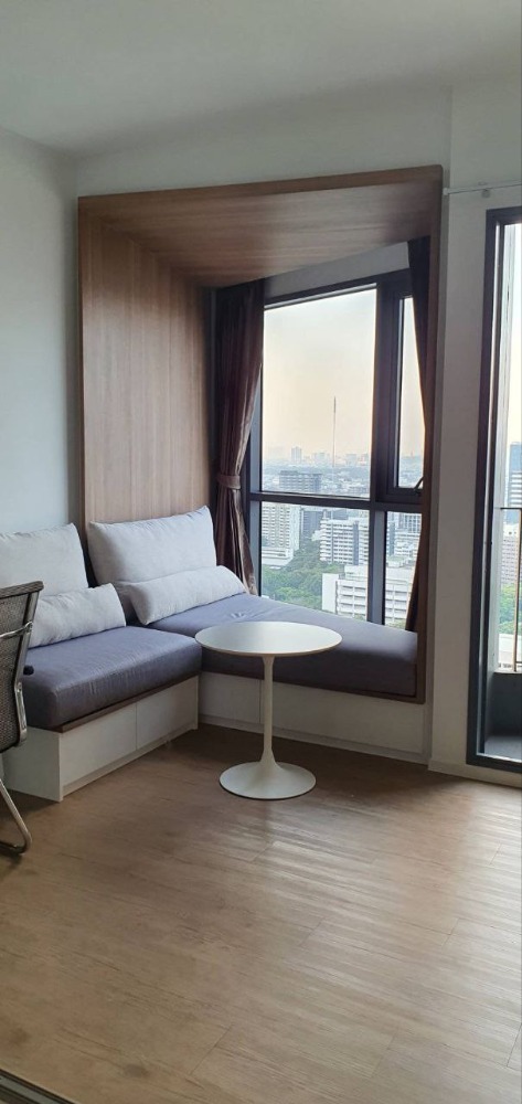 ขายคอนโดสยาม จุฬา สามย่าน : Triple Y Residence【𝐒𝐄𝐋𝐋】🔥 คอนโดโปร่งสบาย แบ่งพื้นที่อย่างลงตัว ให้ความรู้สึกกว้างขวางและเป็นส่วนตัว 🔥 ติดต่อไลน์ไอดี: @hacondo