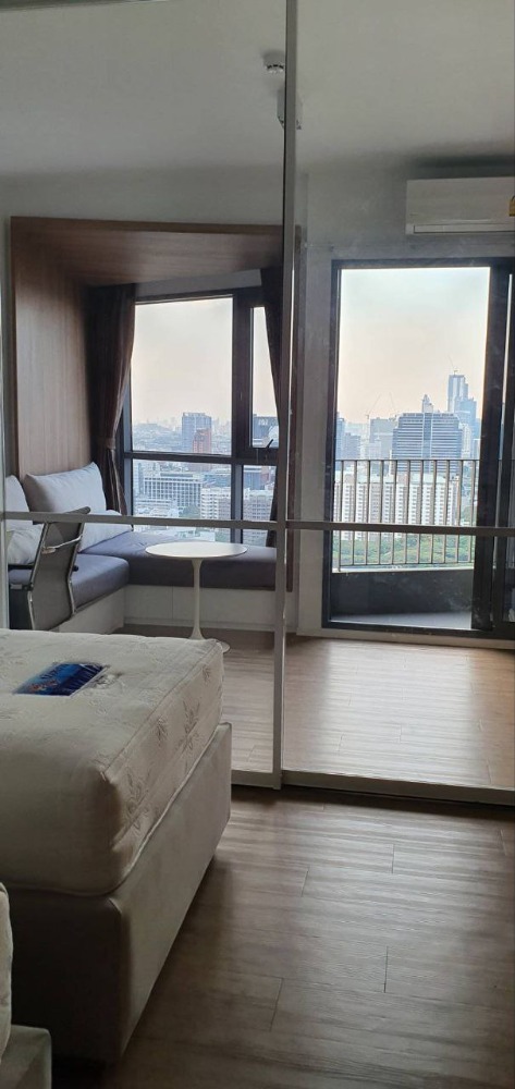 ขายคอนโดสยาม จุฬา สามย่าน : Triple Y Residence【𝐒𝐄𝐋𝐋】🔥 คอนโดโปร่งสบาย แบ่งพื้นที่อย่างลงตัว ให้ความรู้สึกกว้างขวางและเป็นส่วนตัว 🔥 ติดต่อไลน์ไอดี: @hacondo