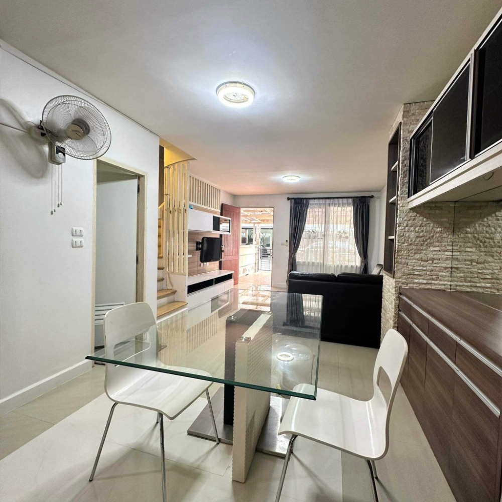 ขายทาวน์โฮมเกษตร นวมินทร์ ลาดปลาเค้า : S-TPVKN101  ขายทาวน์โฮม หมู่บ้านทาวน์พลัส เกษตร-นวมินทร์ ซอย13 ขนาด 20 ตรว. 3ชั้น พื้นที่ใช้สอย 300 ตรม. 3นอน 3น้ำ 5.356 ล้าน 064-959-8900