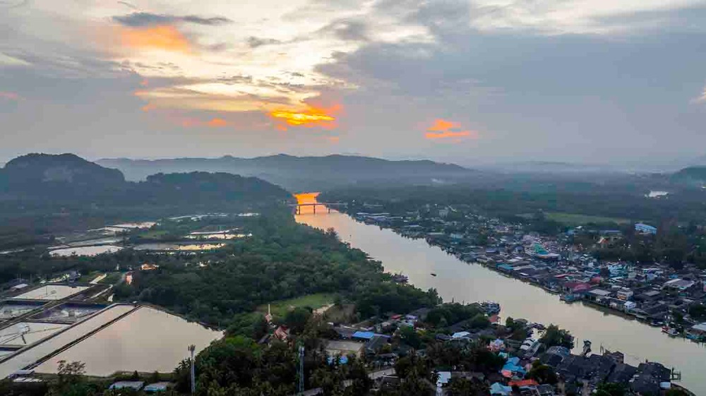 ขายที่ดินชุมพร : ขายที่ดินติดทะเล ชุมพร บางมะพร้าว หลังสวน ชายทะเลหมู่ 12 เนี้อที่ 4 ไร่