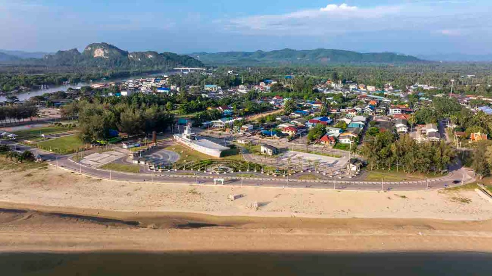 ขายที่ดินชุมพร : ขายที่ดินติดทะเล ชุมพร บางมะพร้าว หลังสวน ชายทะเลหมู่ 12 เนี้อที่ 4 ไร่