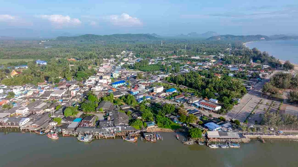 ขายที่ดินชุมพร : ขายที่ดินติดทะเล ชุมพร บางมะพร้าว หลังสวน ชายทะเลหมู่ 12 เนี้อที่ 4 ไร่