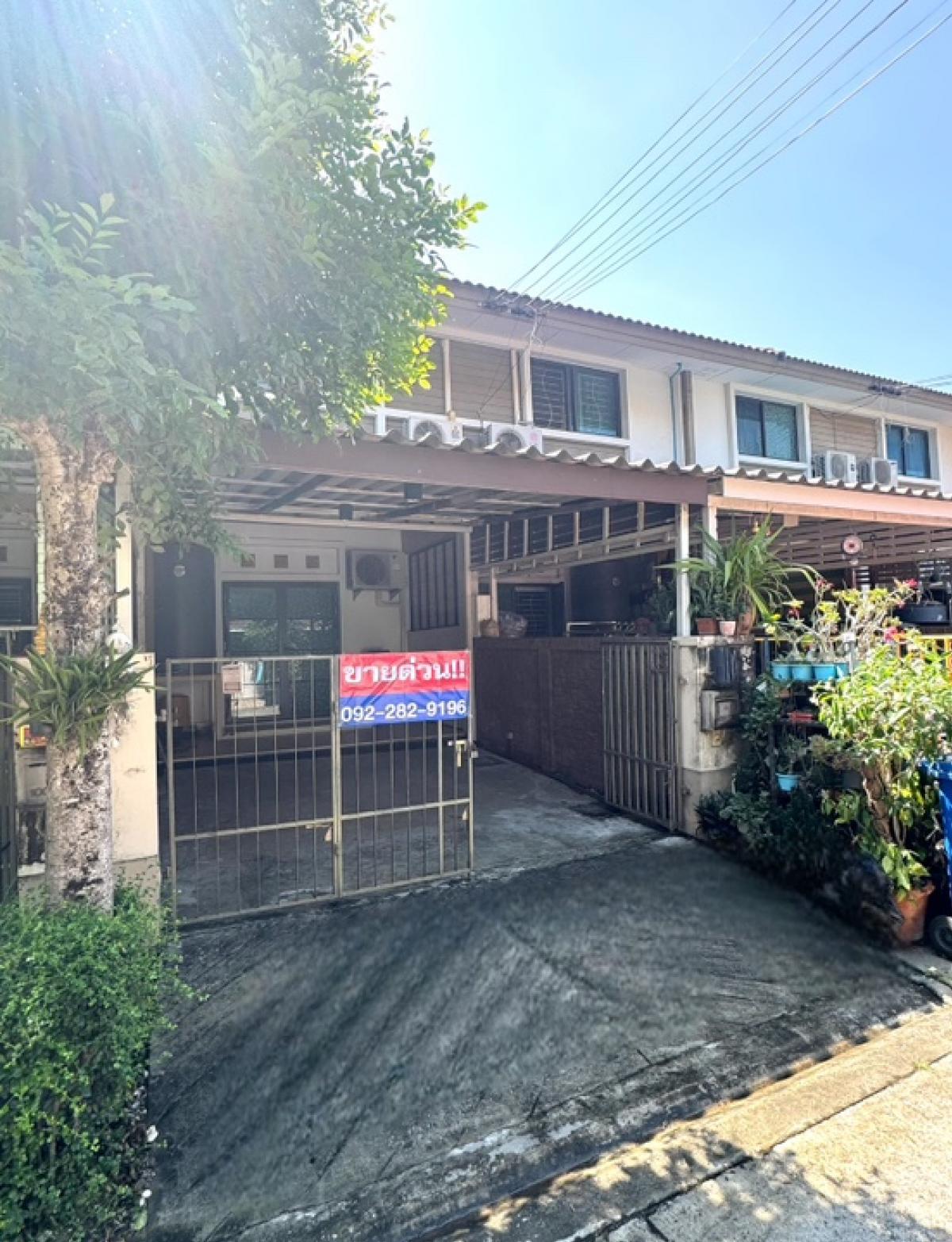 ขายบ้านฉะเชิงเทรา : 🏡ขายทาวน์โฮม 2 ชั้น เอโทล บาหลี บีช มอเตอร์เวย์-ลาดกระบัง สภาพดี พร้อมอยู่อาศัย ฟรีแอร์ 2 เครื่อง ใกล้สนามบินสุวรรณภูมิ สนใจโทร: 0922829196