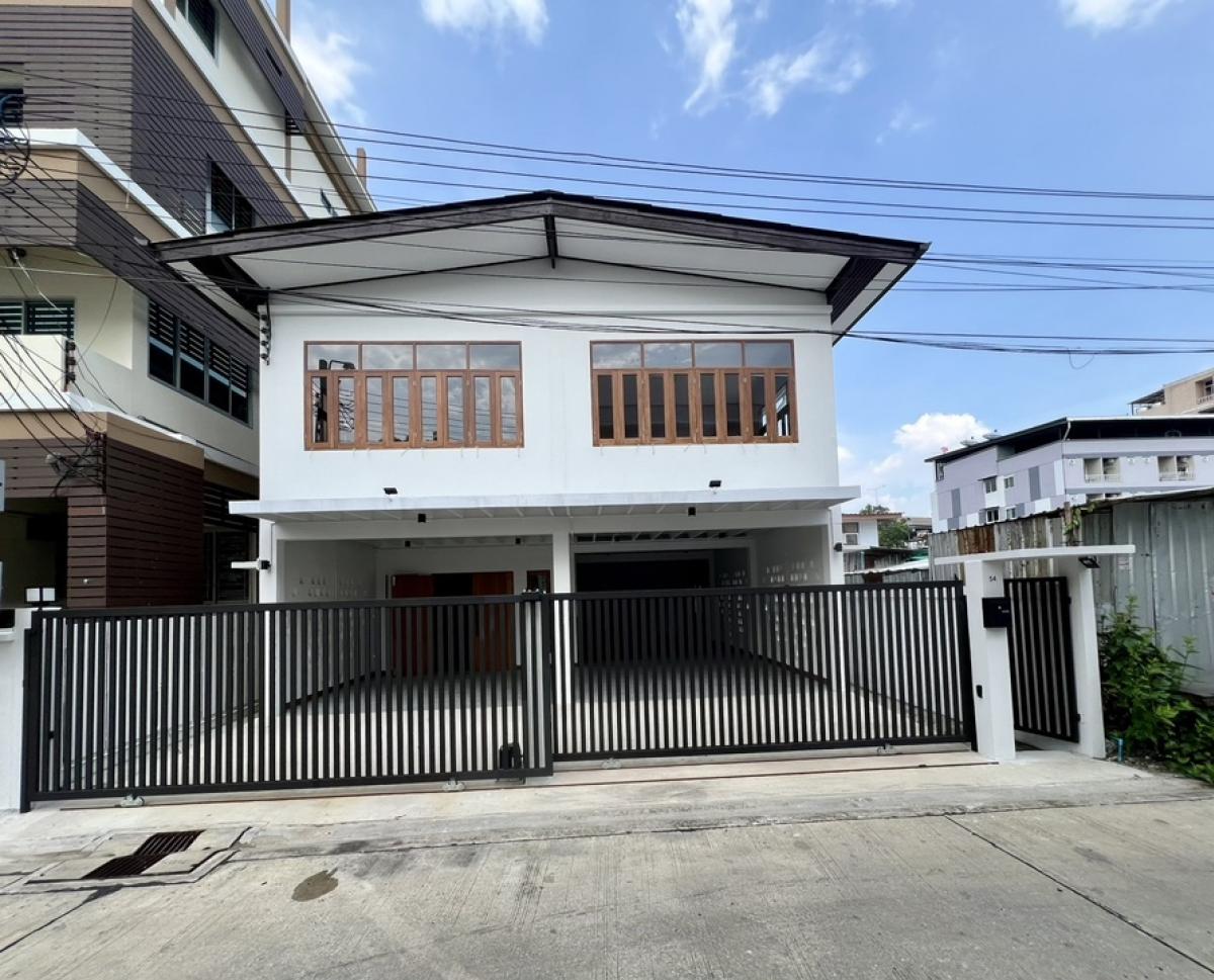 For RentHome OfficeOnnut, Udomsuk : Rent a Home Office 2 -story house style, new renovated, located in Soi Sukhumvit 62, intersection 5, can rent a business Welcome to long -term tenants