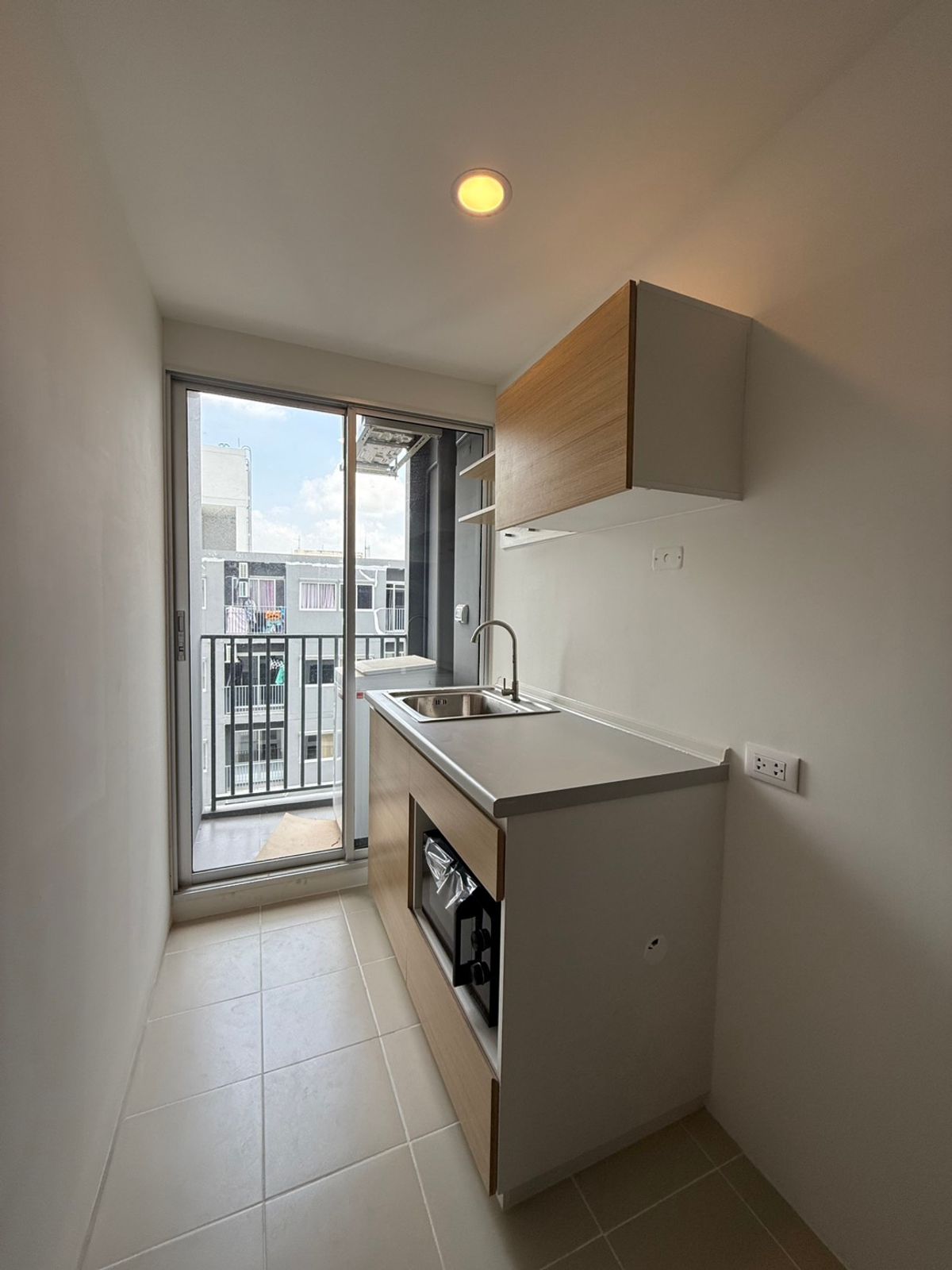 For RentCondoSamut Prakan,Samrong : Condo for rent Sena Kith Sri Dan, new room with complete electrical appliances and furniture