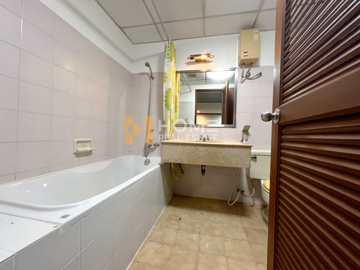 ขายคอนโดสุขุมวิท อโศก ทองหล่อ : ห้องใหญ่ ติด BTS ✨ Acadamia Grand Tower / 2 Bedrooms (FOR SALE), อคาเดเมีย แกรนด์ ทาวเวอร์ / 2 ห้องนอน (ขาย) PINP120